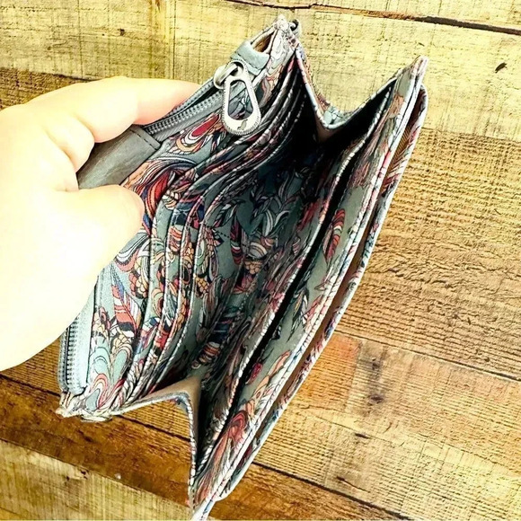 NWOT Sakroots Artist Circle Smartphone Wallet/Wristlet - Picture 8 of 13